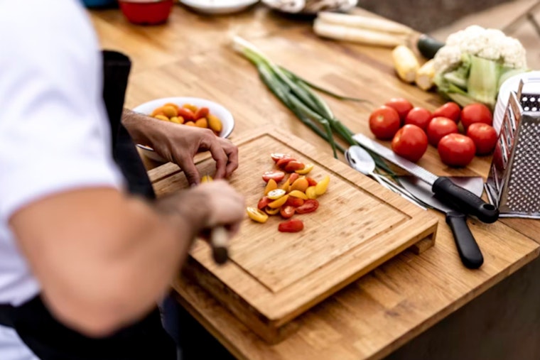 Maui Chef Survives 24-Hour Kitchen Gauntlet To Snag $100,000 Food Network Crown