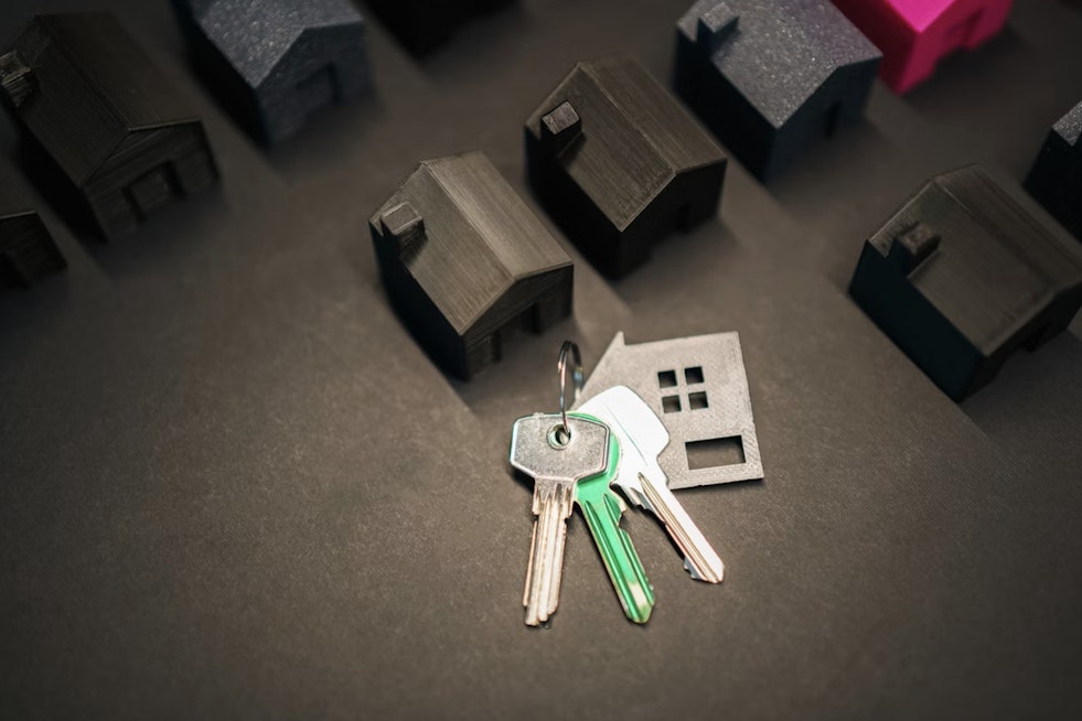 Miami Home Deals Hit Slow-Mo As Closings Drag On