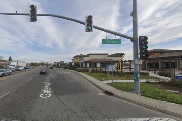 Midday Car Slam Leaves Natomas Dim Sum Favorite Yue Huang Boarded Up