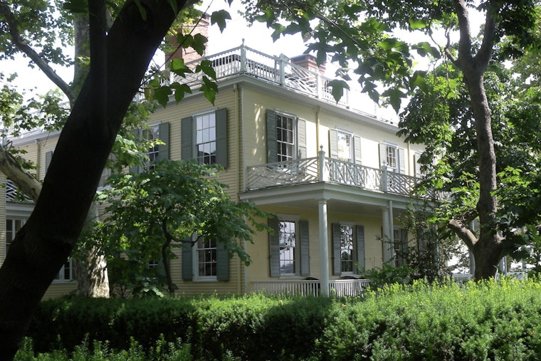 Mysterious East River Body Found Steps From Gracie Mansion