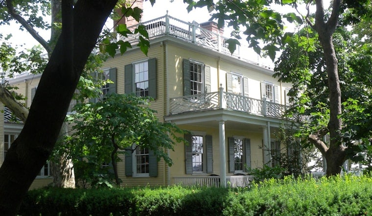 Mysterious East River Body Found Steps From Gracie Mansion