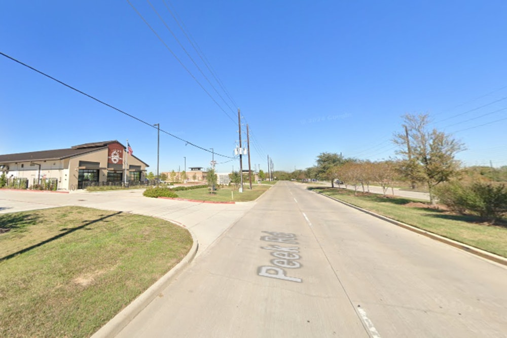 Neighborhood Burger Staple R&R Crafthouse Brings Cajun Heat To Elyson In Katy