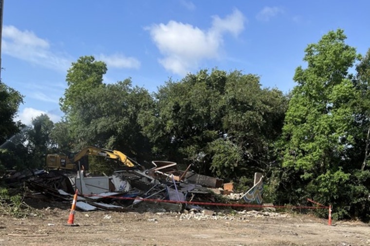 DeGaulle Manor Finally Comes Down As Algiers Neighbors Get Their Payback