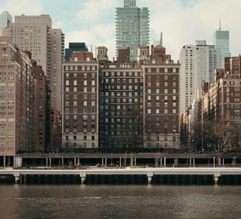 New York Home Listings Climb Again, But Buyers Still Battle for Bargains