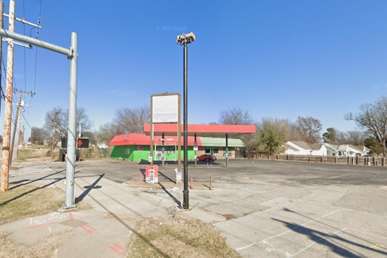 North Tulsa Clerk Shoots Machete-Wielding Man Behind Counter