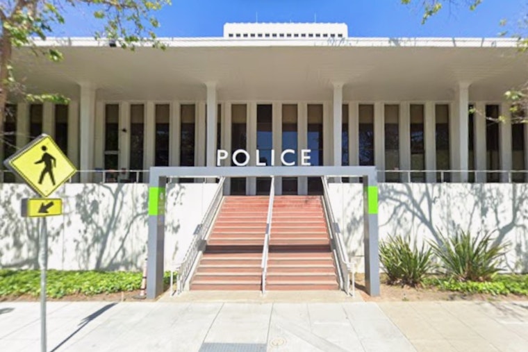 Palo Alto Waves Cash Carrot To Poach Cops From Next Door