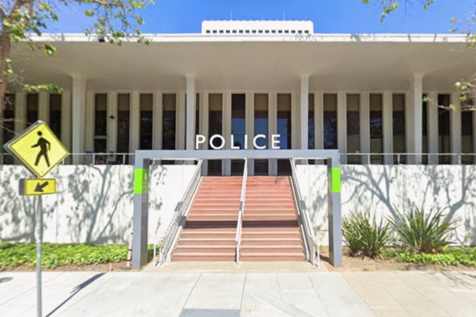 Palo Alto Waves Cash Carrot To Poach Cops From Next Door