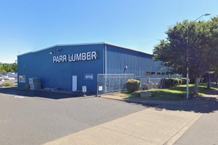 Parr Lumber Crew Wrangles Emergency Balloon Landing In Newberg