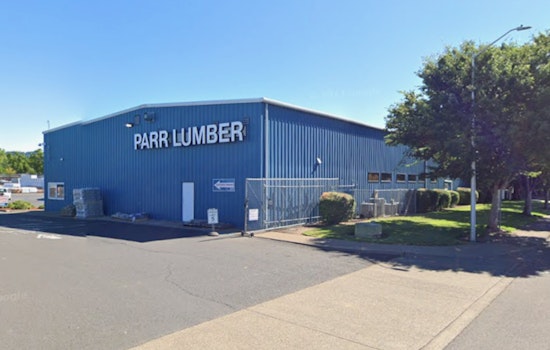 Parr Lumber Crew Wrangles Emergency Balloon Landing In Newberg