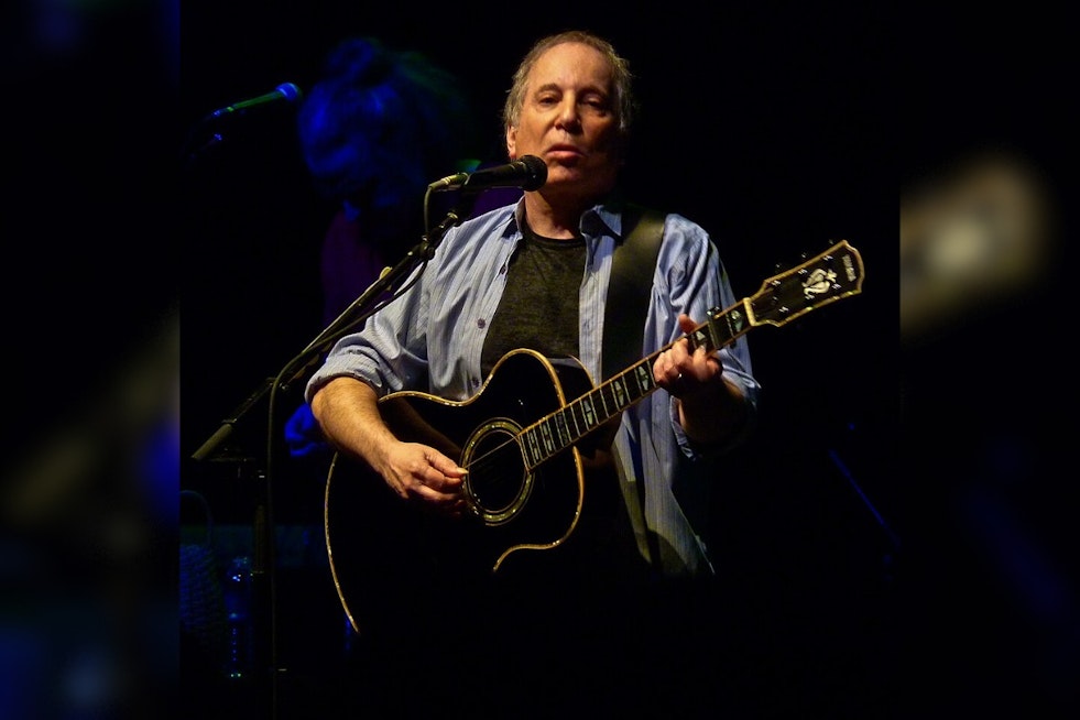 Paul Simon Turns Stanford’s Frost Into a Quiet Sing-along