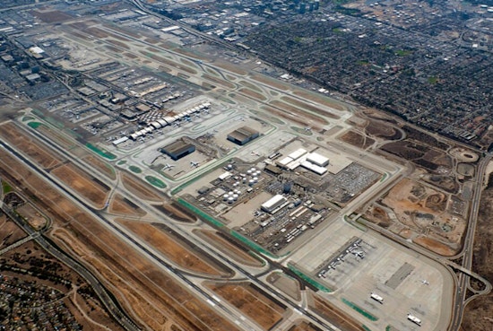 Pilot Reports Possible Skydiver Near LAX