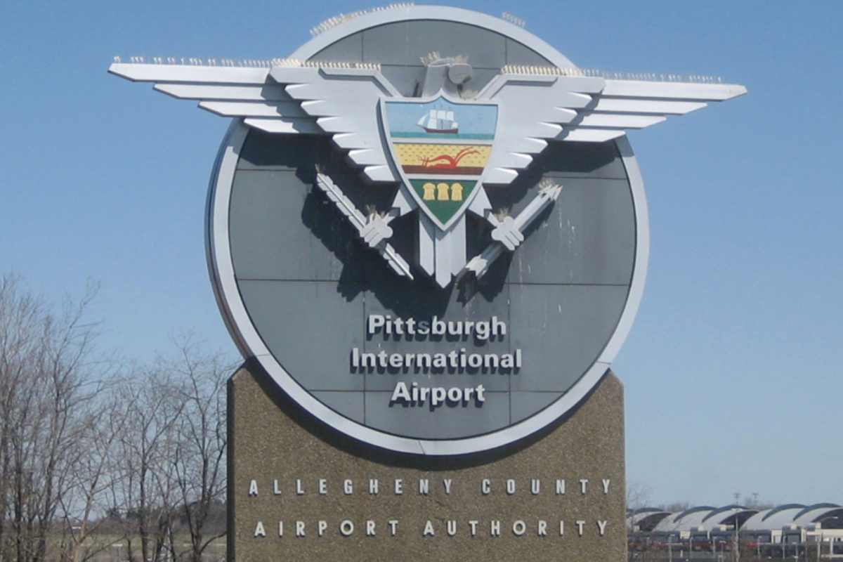 hoodline.com - Olivia Adams - Pittsburgh Airport Extends American Airlines Lease Amid Negotiations