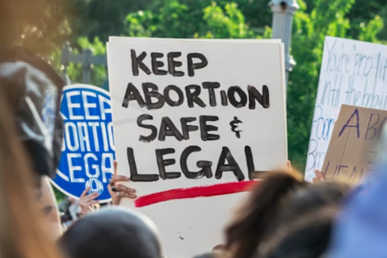 Judge Blows Up Missouri Abortion Rules, Planned Parenthood Brings Pills Back Home