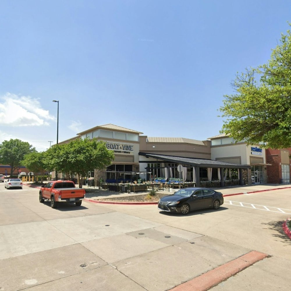 Plano Strip Lands Splashy Oyster Bar From Pane Vino North