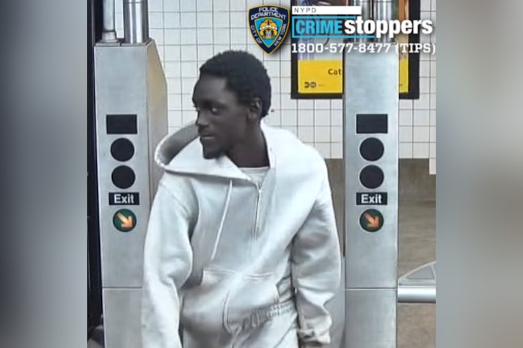 Queens Subway Platform Beatdown: Cops Hunt Suspect Who Punched MTA Worker