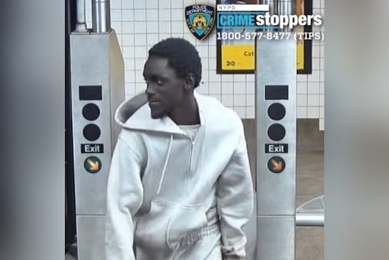 Queens Subway Platform Beatdown: Cops Hunt Suspect Who Punched MTA Worker