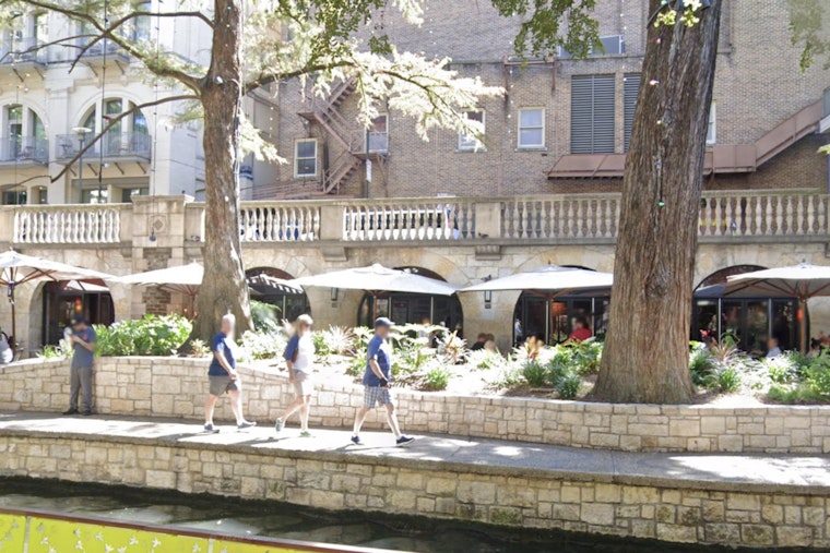 River Walk Tourists Pack Parkas For New Alamo IceBar Chill Zone