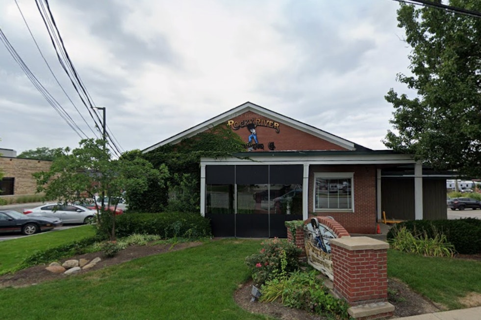 Rocky River Brewery Blaze Empties Bar, Brings Center Ridge To A Halt