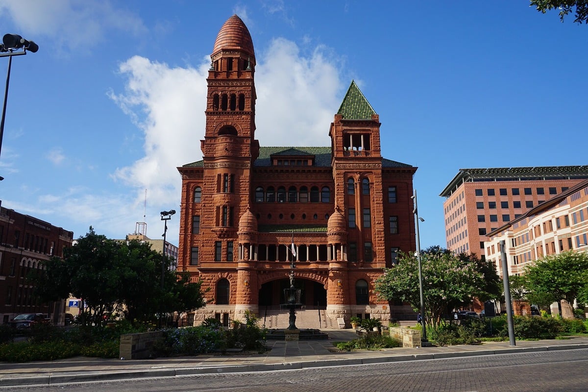 Las Palapas Slaying Shocker As Judge Orders Mental Exam For Founder's Nephew