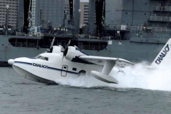 Seaplane Splashes Down in East River Near Throggs Neck, Passengers Walk Away Unhurt