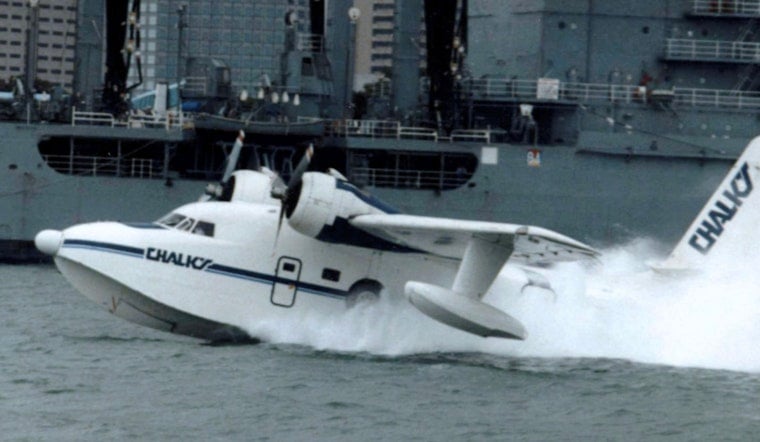 Seaplane Splashes Down in East River Near Throggs Neck, Passengers Walk Away Unhurt