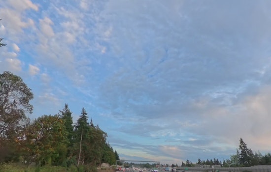 Cool, Cloudy Seattle Day Packs Pop-Up Thunder and Choppy Seas