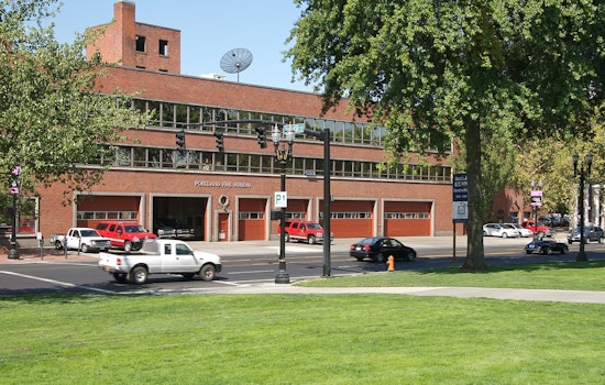 Midnight Blaze Jolts Sellwood-Moreland as Crews Race to Scene