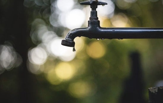 Sierra Blanca Scrambles as Water Woes Force Town to Line Up at Park