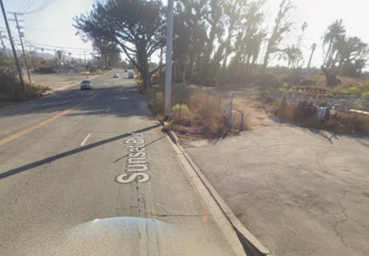 Small Hillside Fire Scorches Brush Along Pacific Palisades Sunset Stretch