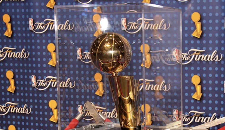 Spurs, Knicks Go Supersized With Trophy At Center Court