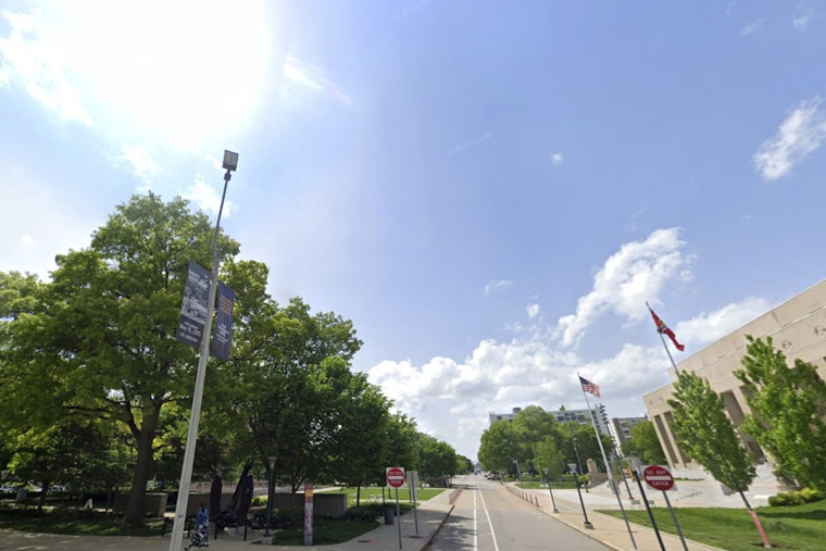 St. Louis Swelters As Extreme Heat Warning Bakes Gateway City