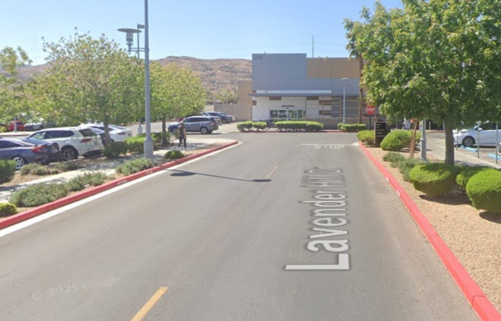 Summerlin Bank Panic As Man Demands Cash, Sprints Through Parking Lot