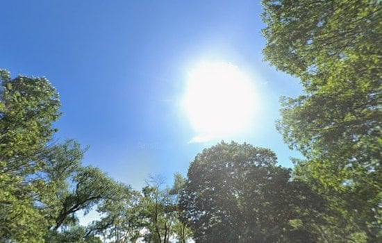 Sunny Start Stormy Twist as Boston Braces for Breezy Showers and a Cooldown