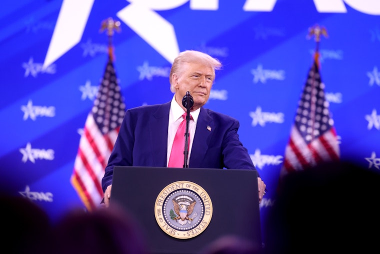Trump Slams Brakes On Iran Strikes, Teases Weekend Peace Deal