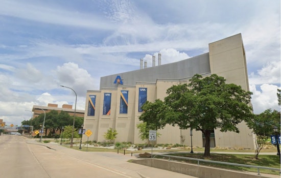 UTA Bets On Paid Rookie Teachers To Tackle Fort Worth Classroom Exodus