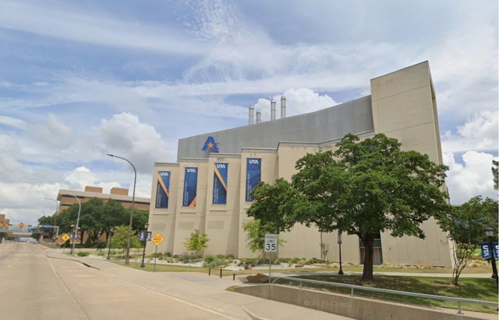 UTA Bets On Paid Rookie Teachers To Tackle Fort Worth Classroom Exodus