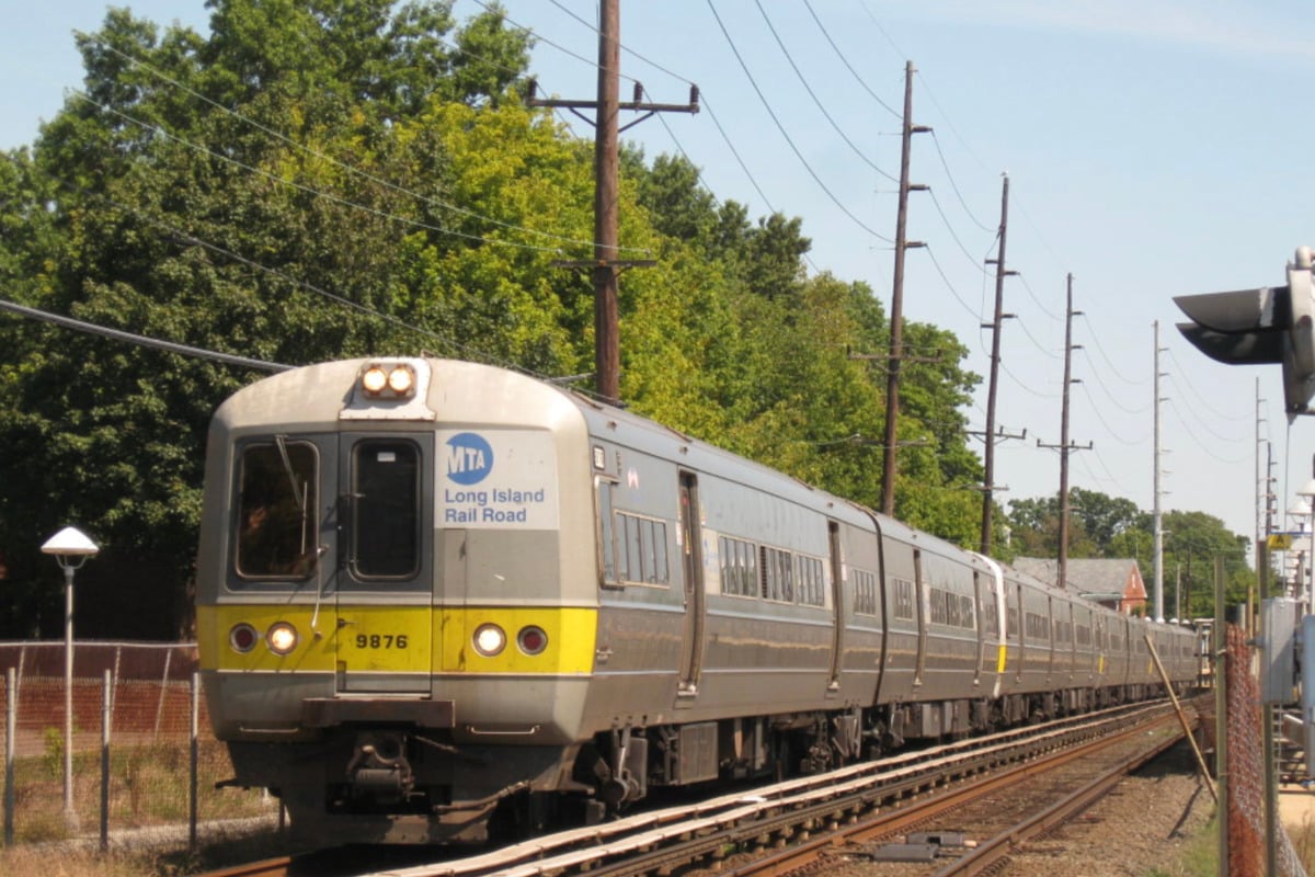 Valley Stream LIRR Morning Meltdown After Person Hit On Tracks - Hoodline