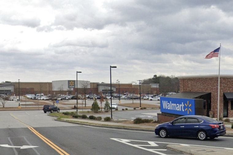 Van Of Death Sat For Days Outside Cumming Walmart Before Teen Worker Dialed 911