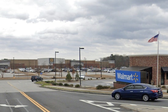 Van Of Death Sat For Days Outside Cumming Walmart Before Teen Worker Dialed 911