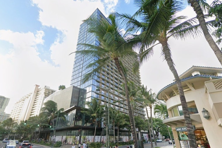 Waikīkī Wakes Up as Hala Tree Café Pours Kona Coffee and Island Pastries