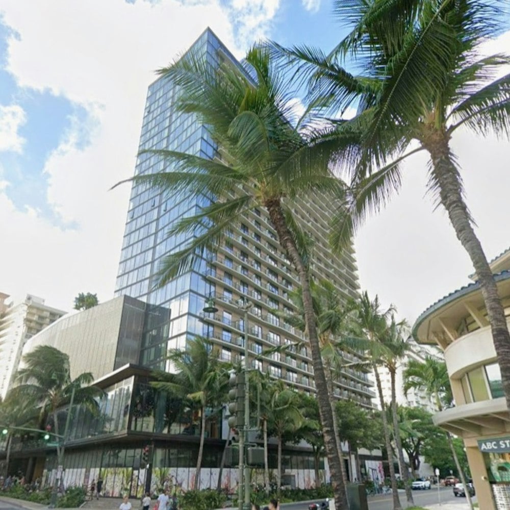 Waikīkī Wakes Up as Hala Tree Café Pours Kona Coffee and Island Pastries