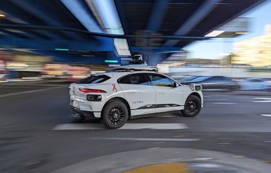 Waymo Robotaxi Drives Into Oncoming Lane in Inglewood