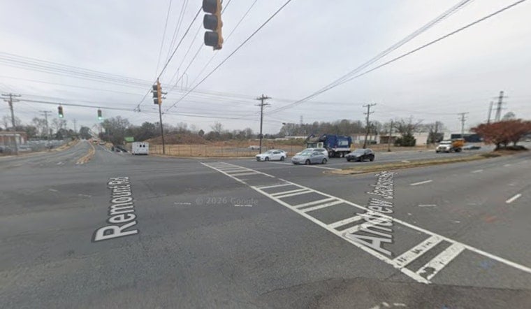 West Charlotte Teen Shot In Apartment Lot As Cops Swarm Complex