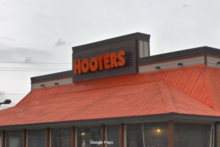 West Knoxville Left Wingless As Kingston Pike Hooters Goes Dark