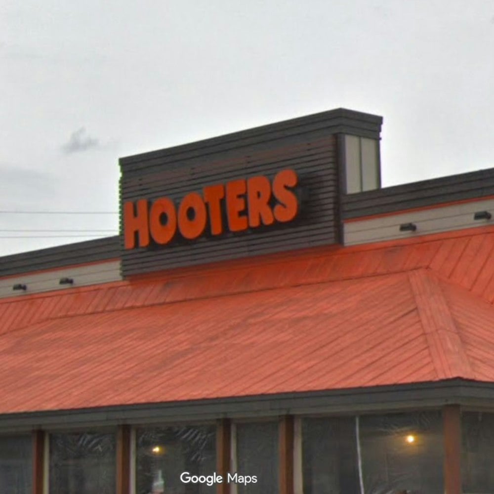 West Knoxville Left Wingless As Kingston Pike Hooters Goes Dark