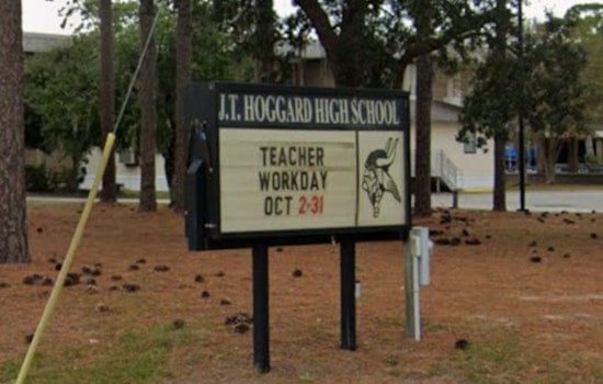 Wilmington Grad Stage Melts Down After Valedictorian Drops Ye Quote
