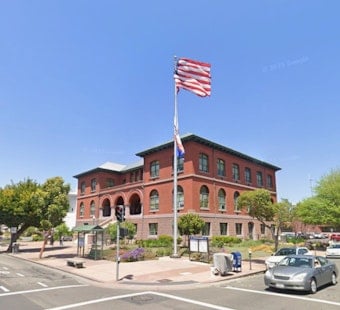 Airbnb Showdown: Alameda Planners Weigh Crackdown On Short Stays