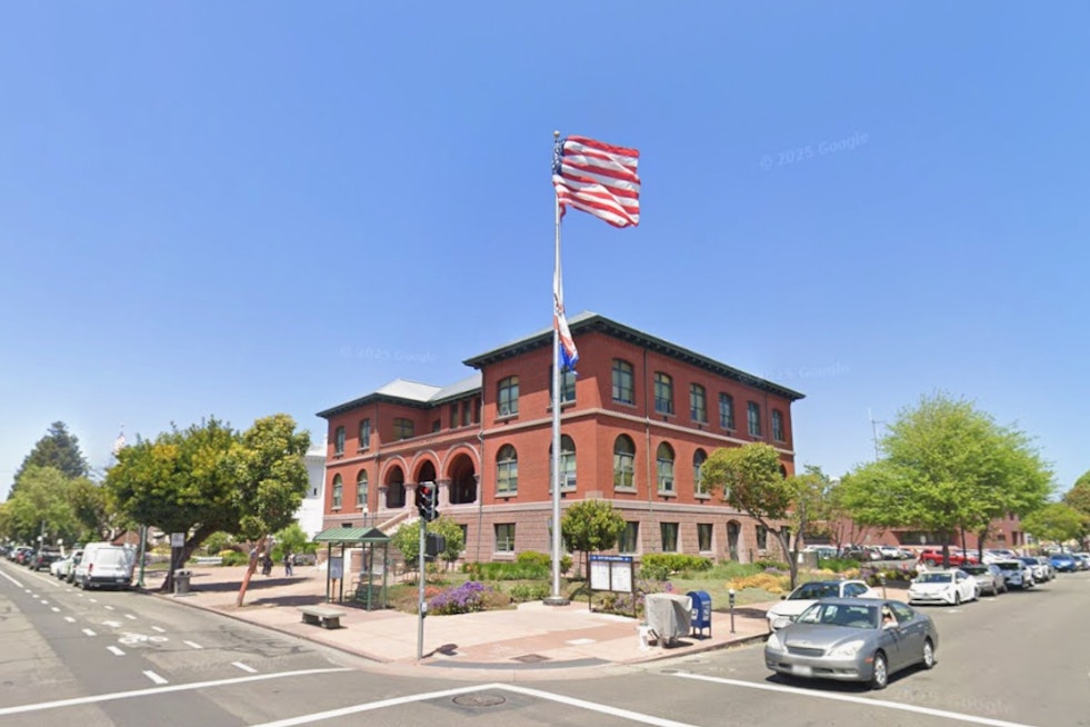 Airbnb Showdown: Alameda Planners Weigh Crackdown On Short Stays