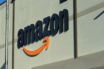 Amazon’s $1 Billion Warehouse Gambit Shakes Up Holbrook