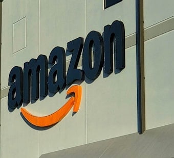 Amazon’s $1 Billion Warehouse Gambit Shakes Up Holbrook